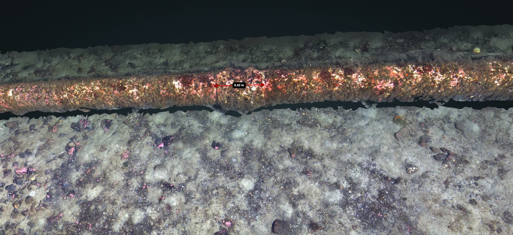 Optical mosaic following a pipeline along the bottom