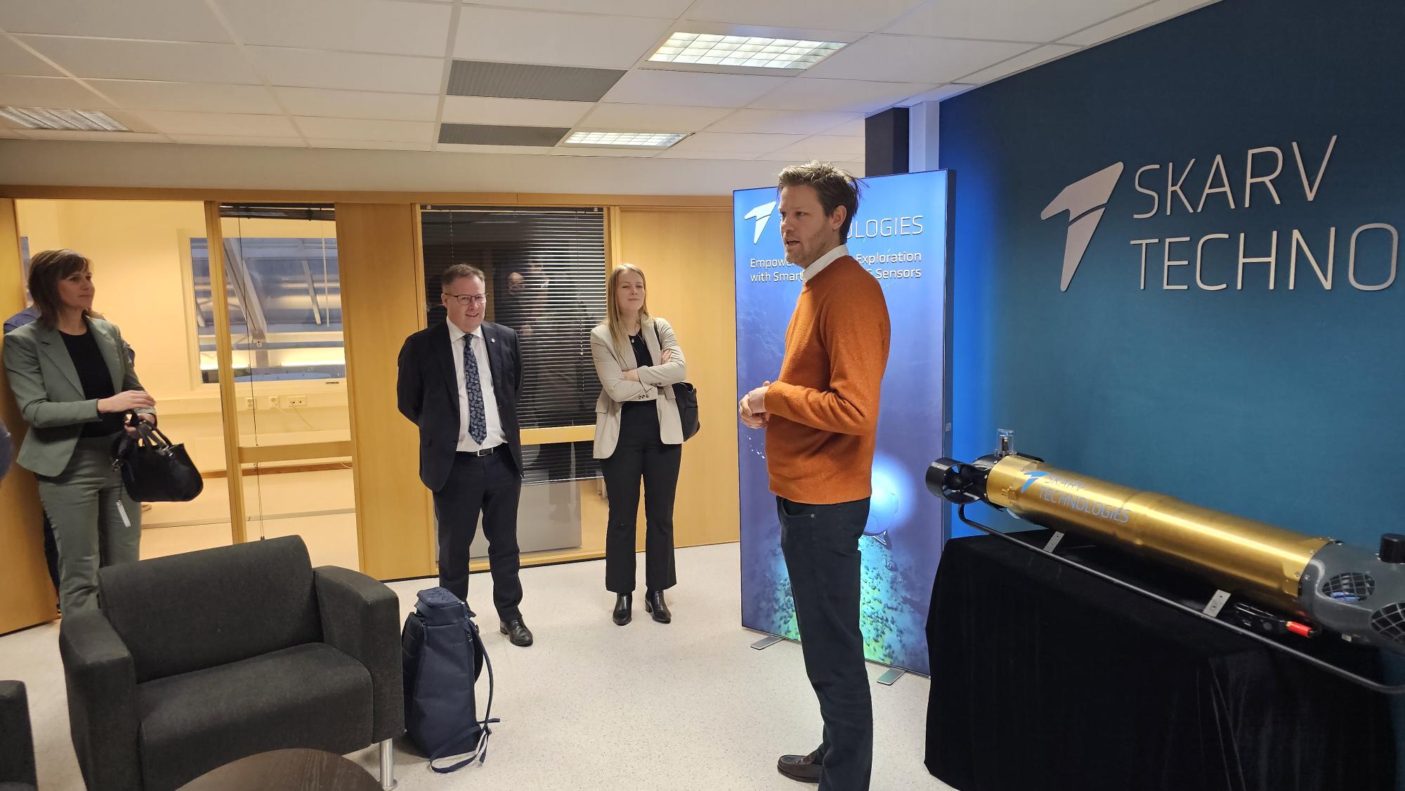 Minister of Defense Visits Skarv Technologies